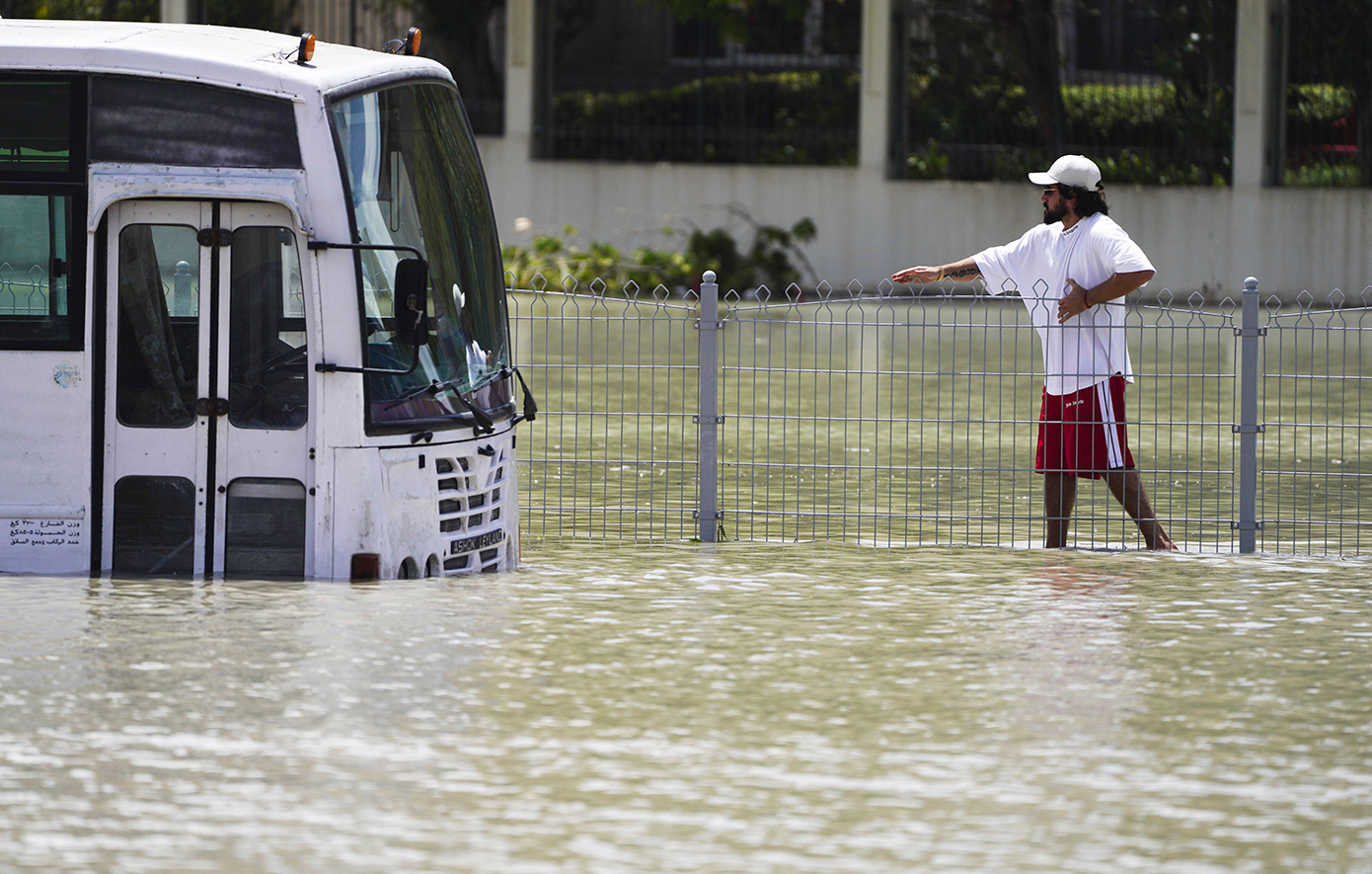 Τις ζημιές μετρούν οι κάτοικοι στο Ντουμπάι μετά τις πλημμύρες – Πού υπάρχουν τα μεγαλύτερα προβλήματα