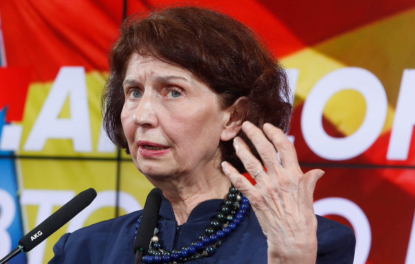 Αμετακίνητη η Σιλιάνοφσκα: «Στις δημόσιες εμφανίσεις έχει το δικαίωμα να χρησιμοποιεί το όνομα Μακεδονία»